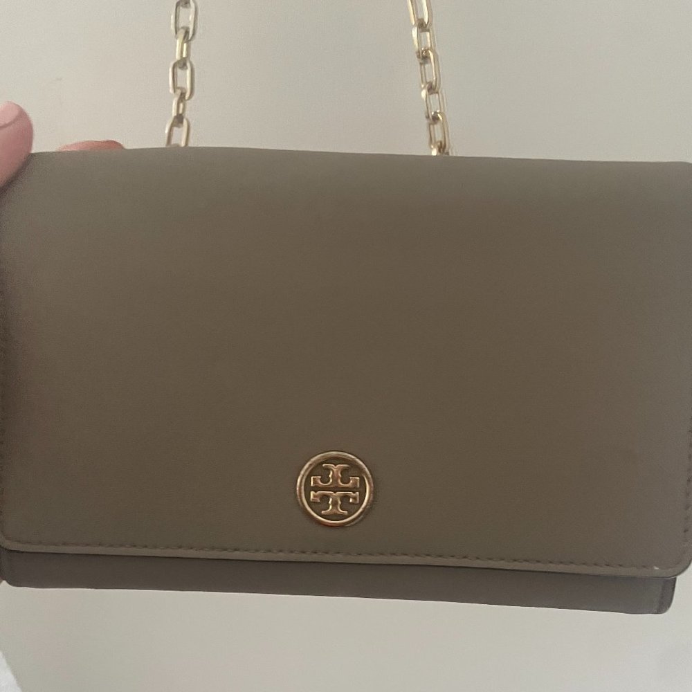 Tory Burch Robinson Wallet on Chain